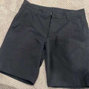 Under Armor Men's Black Shorts Size 34